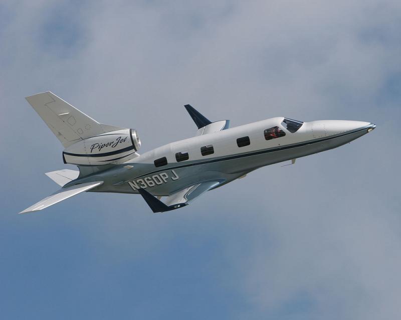 38218-hi-PiperJet_in_Flight.jpg