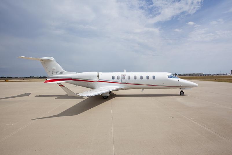 Bombardier delivers first EASA Learjet 75.jpg