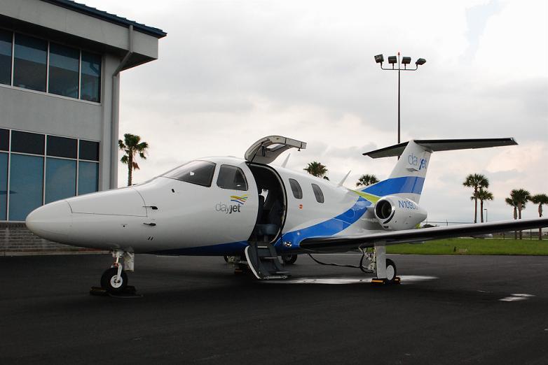 DayJet_-_Air_Taxi_Service_-_Eclipse_500_Very_Light_Jet_(545248173).jpg
