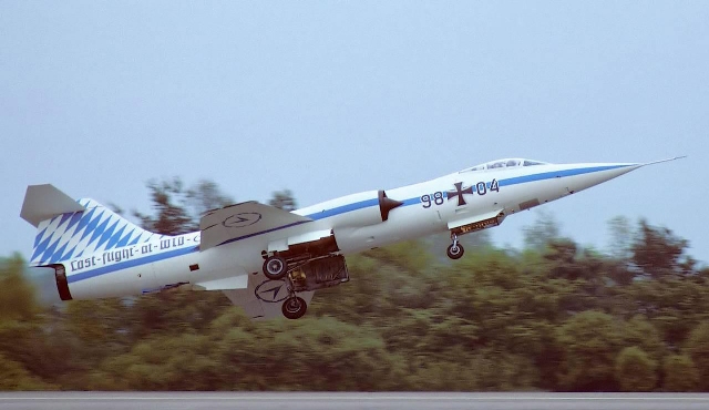 f104G-2.jpg