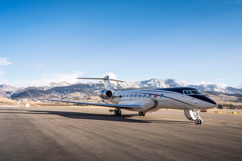 Gulfstream G700 1.jpg