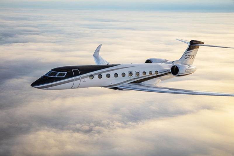 Gulfstream G700 1.jpg