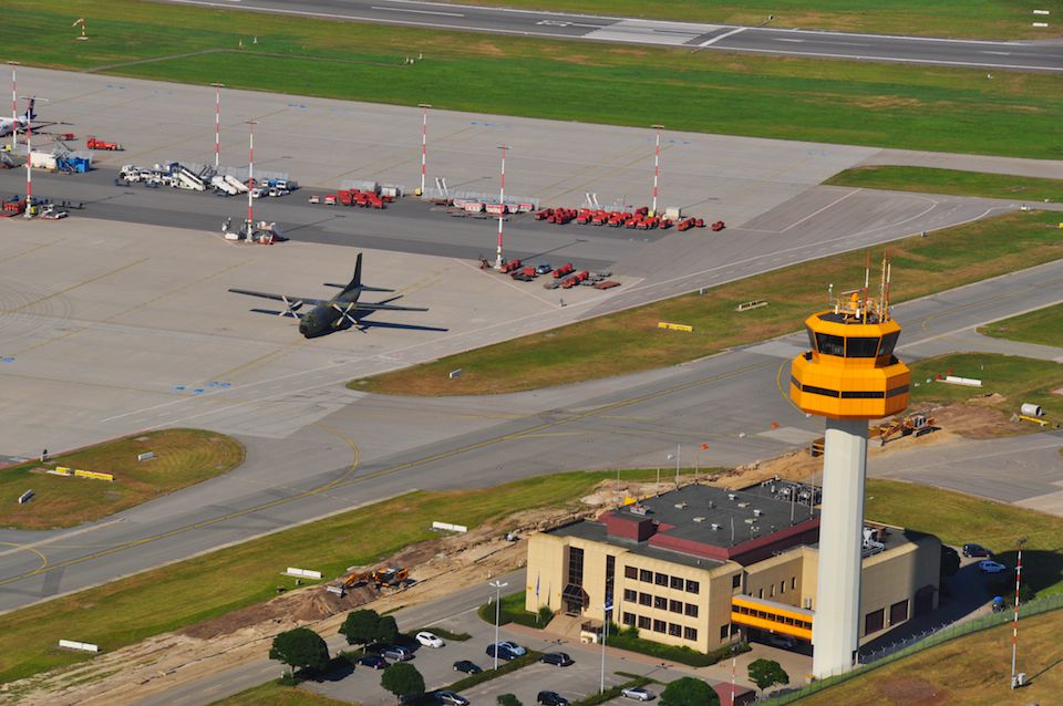 Hamburg EDDH Tower.jpg