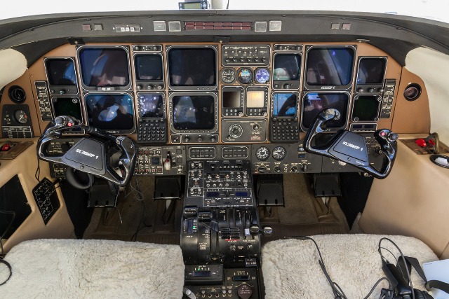 starship_cockpit.jpg